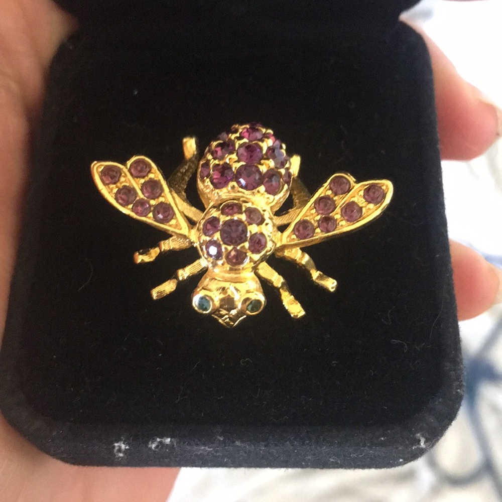 Joan Rivers purple bee pin 🎁